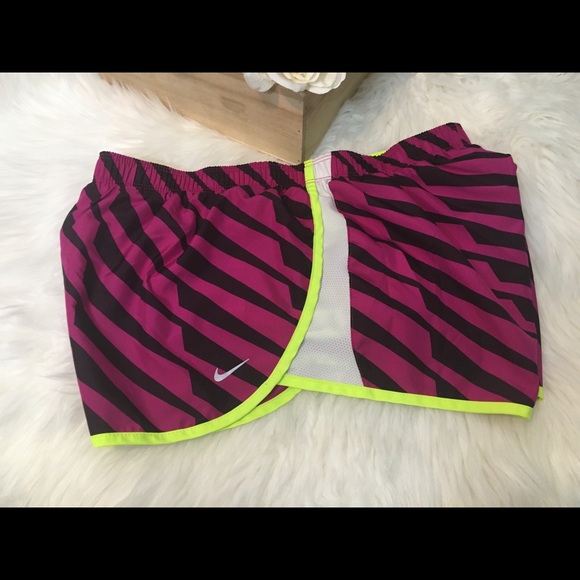 Nike Dri Fit Women’s Purple Striped Shorts L - Picture 3 of 4